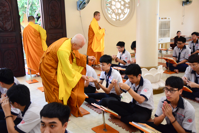 Humanity’s High-School-Student Prayed Before The Final Exam