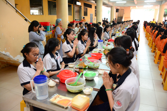 Humanity’s High-School-Student Prayed Before The Final Exam