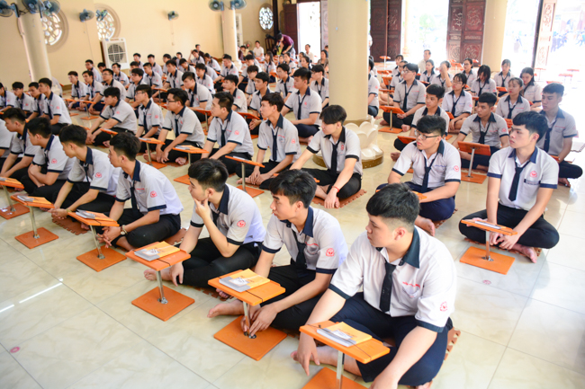 Humanity’s High-School-Student Prayed Before The Final Exam
