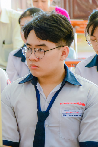 Humanity’s High-School-Student Prayed Before The Final Exam