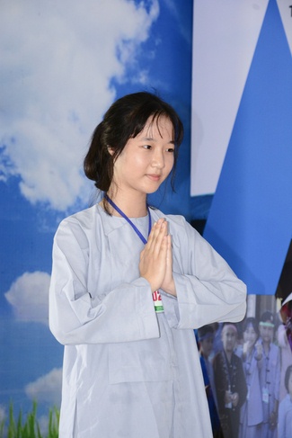 Opening the summer retreat at Dong Cao Pagoda.