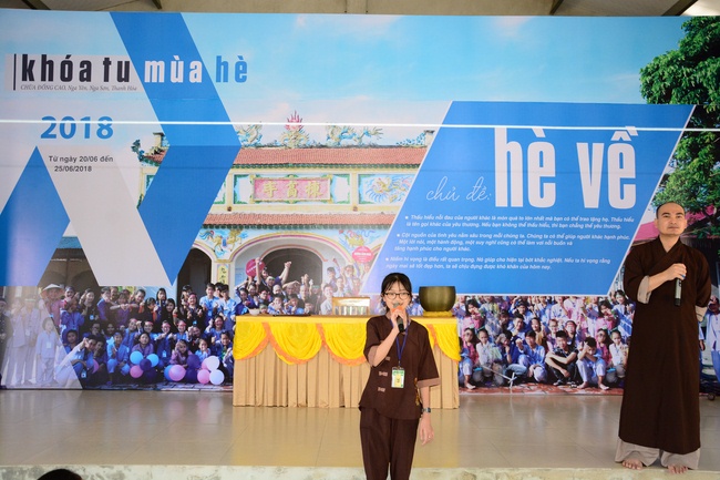 Opening the summer retreat at Dong Cao Pagoda.