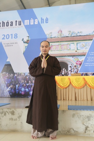 Opening the summer retreat at Dong Cao Pagoda.
