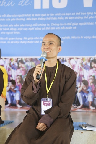Opening the summer retreat at Dong Cao Pagoda.