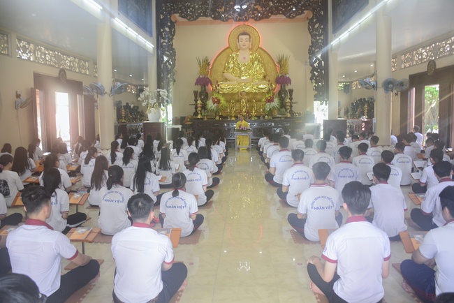 Nhan Viet’s High-School-Student Prayed Before The Final Exam