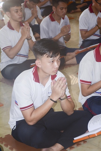 Nhan Viet’s High-School-Student Prayed Before The Final Exam