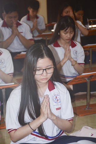 Nhan Viet’s High-School-Student Prayed Before The Final Exam