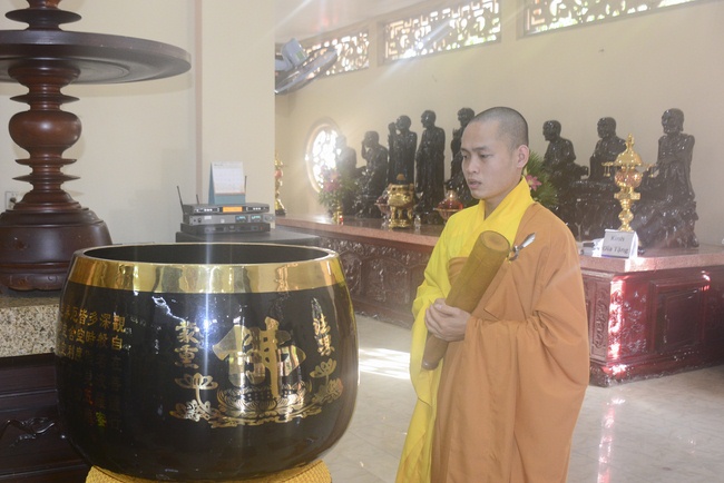 Nhan Viet’s High-School-Student Prayed Before The Final Exam