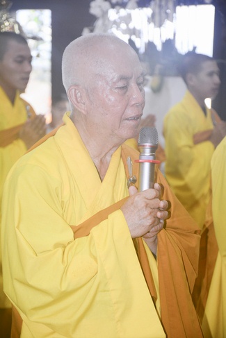 Nhan Viet’s High-School-Student Prayed Before The Final Exam