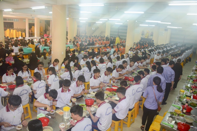 Nhan Viet’s High-School-Student Prayed Before The Final Exam