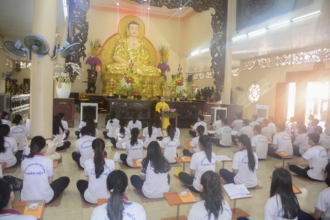 Nhan Viet’s High-School-Student Prayed Before The Final Exam