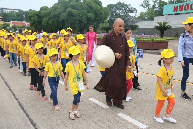 The picnic program of “Happy and Peaceful Summer” of Piety class at Hoa Phuc pagoda