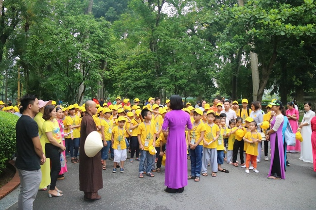 The picnic program of “Happy and Peaceful Summer” of Piety class at Hoa Phuc pagoda