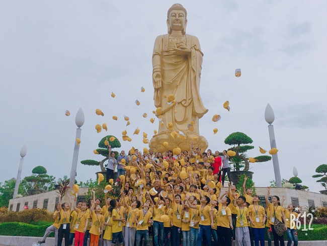 The picnic program of “Happy and Peaceful Summer” of Piety class at Hoa Phuc pagoda