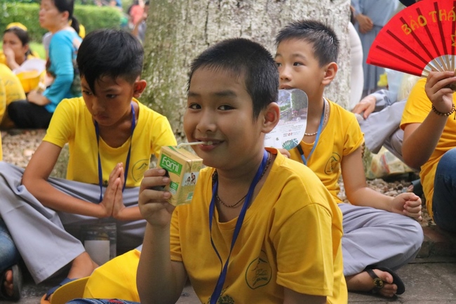 The picnic program of “Happy and Peaceful Summer” of Piety class at Hoa Phuc pagoda