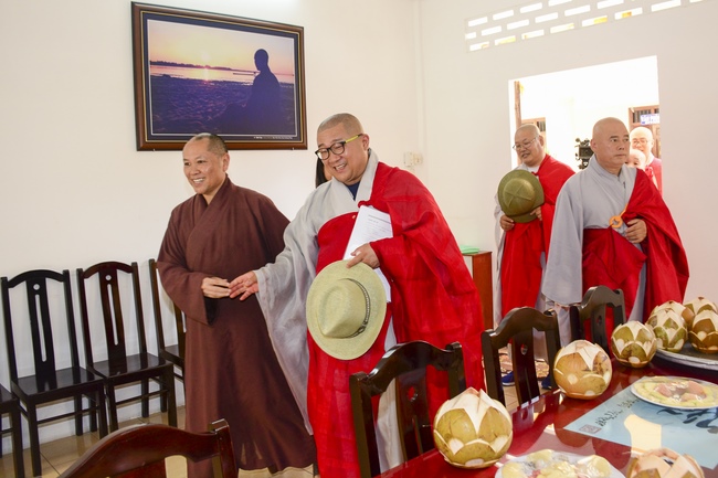 Korean Maisan Stone Mission Visited Hoang Phap Temple