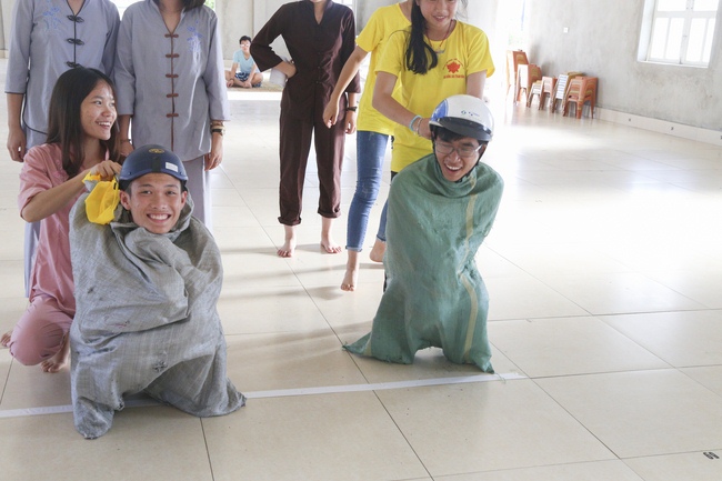 Từ thiện - phóng sinh và khai khóa lớp học hè chùa Đống Cao