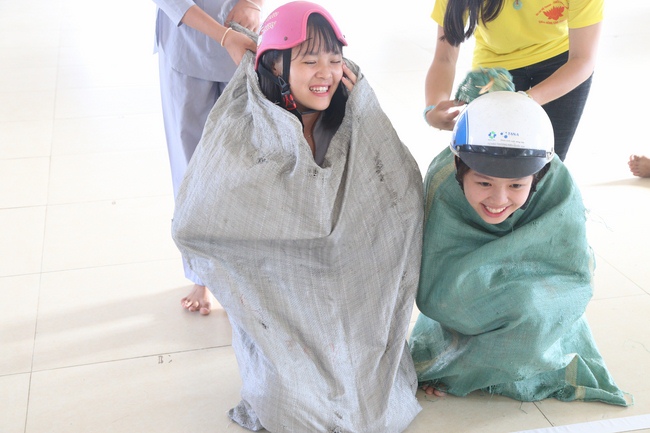 Từ thiện - phóng sinh và khai khóa lớp học hè chùa Đống Cao