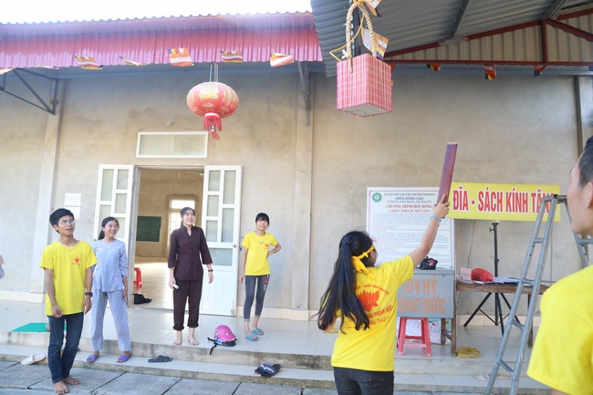 Từ thiện - phóng sinh và khai khóa lớp học hè chùa Đống Cao