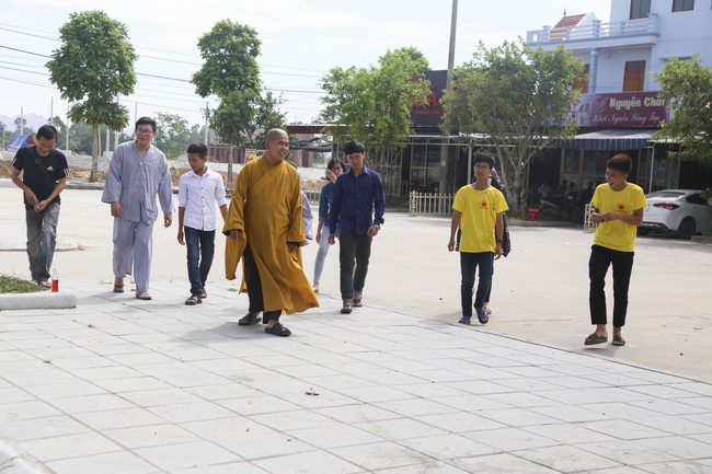 Từ thiện - phóng sinh và khai khóa lớp học hè chùa Đống Cao