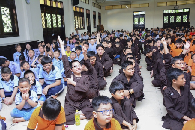 Lớp học hè tổ chức lễ tri ân