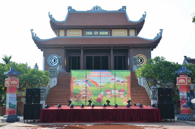 Children Festival at Tay Khanh pagoda in Thai Binh province