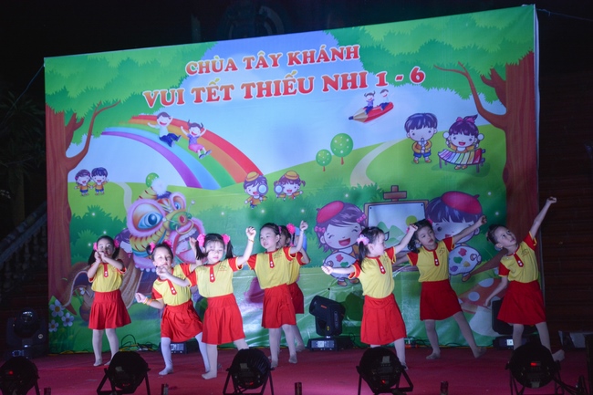 Children Festival at Tay Khanh pagoda in Thai Binh province