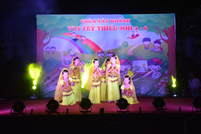 Children Festival at Tay Khanh pagoda in Thai Binh province