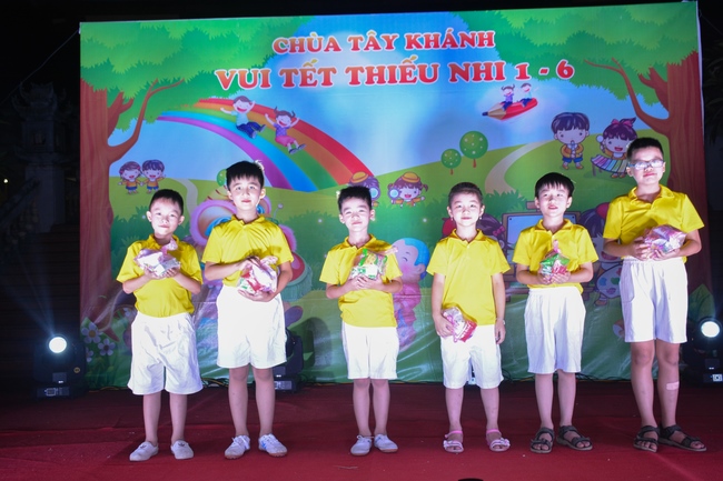 Children Festival at Tay Khanh pagoda in Thai Binh province