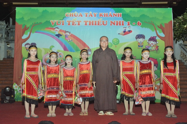 Children Festival at Tay Khanh pagoda in Thai Binh province