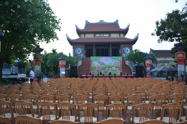 Children Festival at Tay Khanh pagoda in Thai Binh province