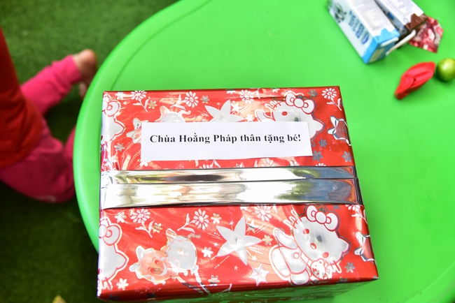 Sharing Happiness To Kids