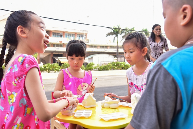 Sharing Happiness To Kids