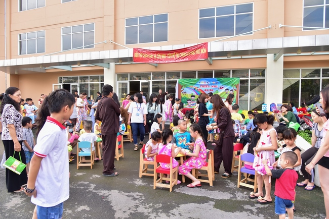 Sharing Happiness To Kids