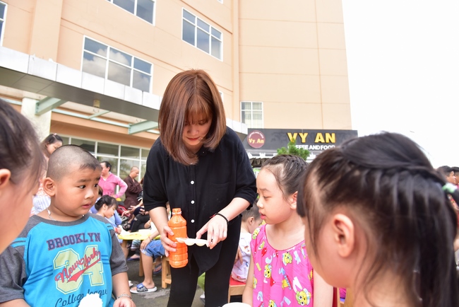 Sharing Happiness To Kids