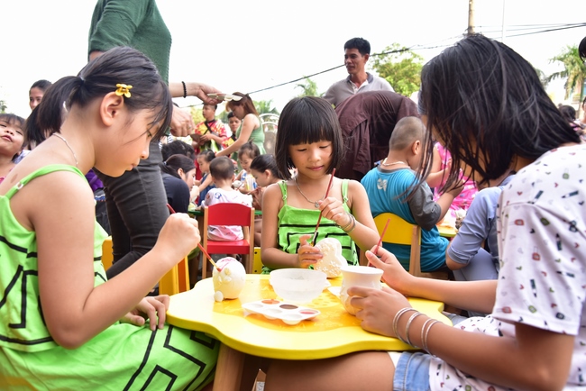 Sharing Happiness To Kids