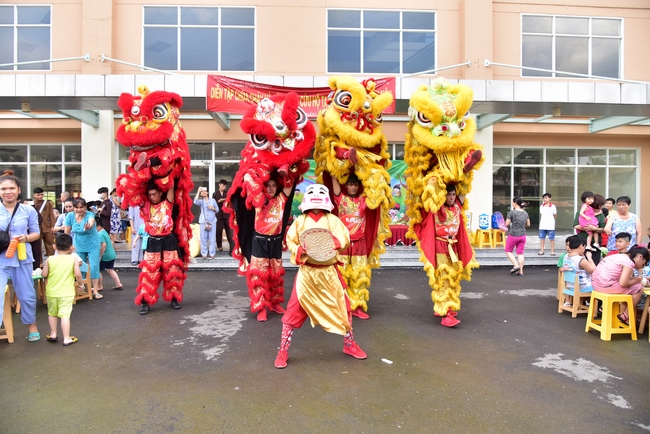 Sharing Happiness To Kids