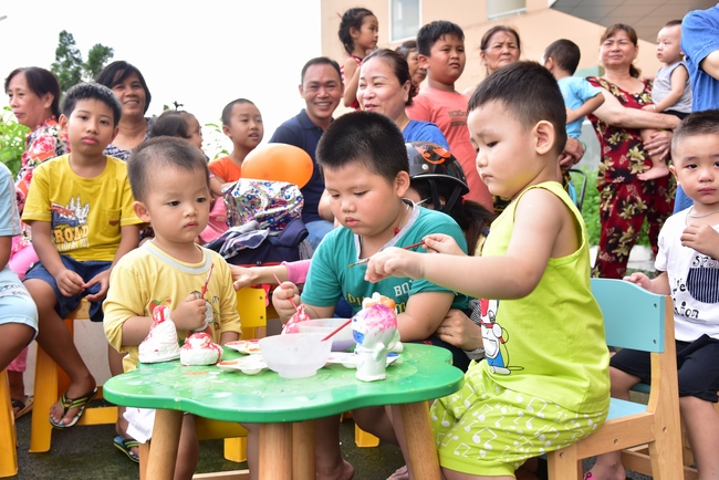 Sharing Happiness To Kids