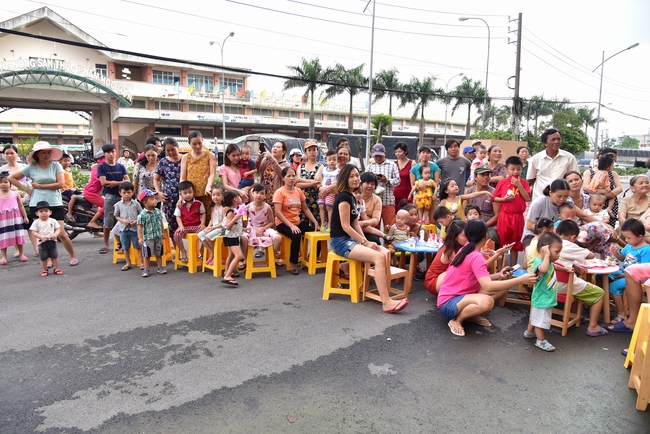 Sharing Happiness To Kids