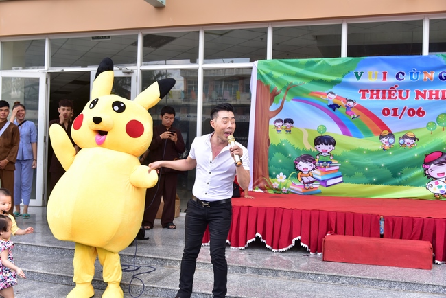 Sharing Happiness To Kids