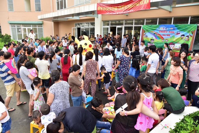 Sharing Happiness To Kids