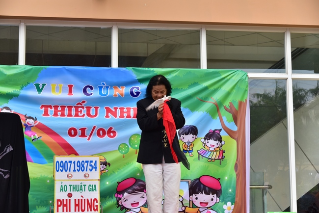 Sharing Happiness To Kids