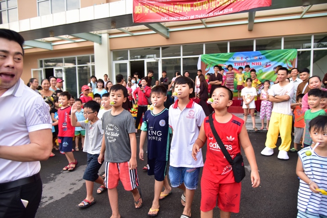 Sharing Happiness To Kids