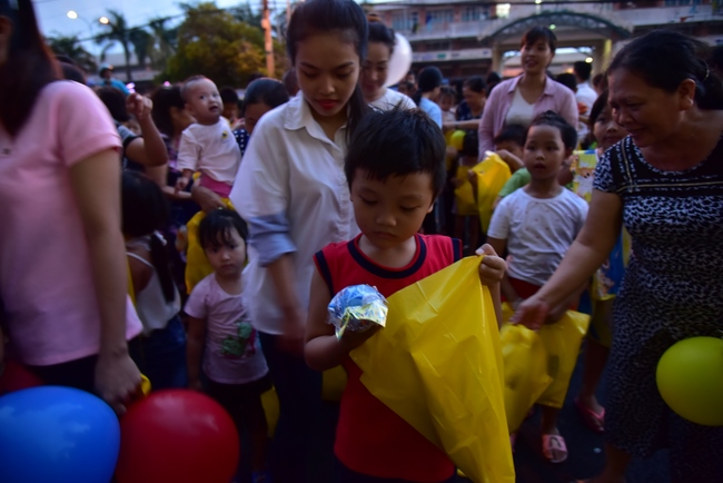 Sharing Happiness To Kids