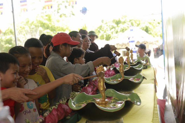 Vesak at Can Mon Pagoda – Nghe An
