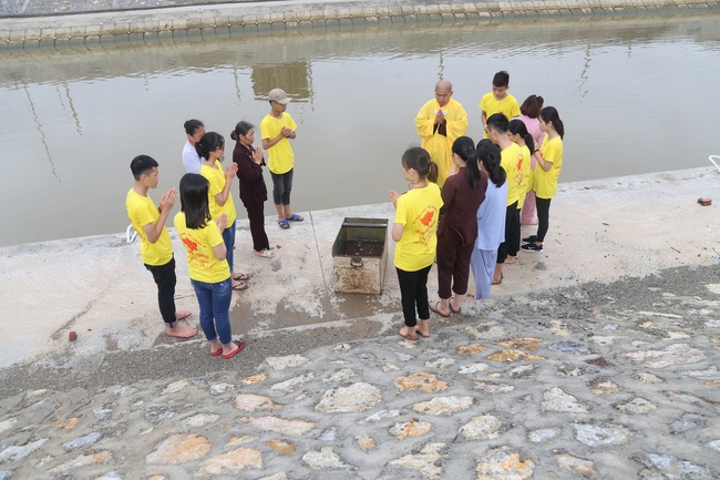 Giving  vegetarian rice portions and release creatures at Dong Cao Pagoda - Thanh Hoa