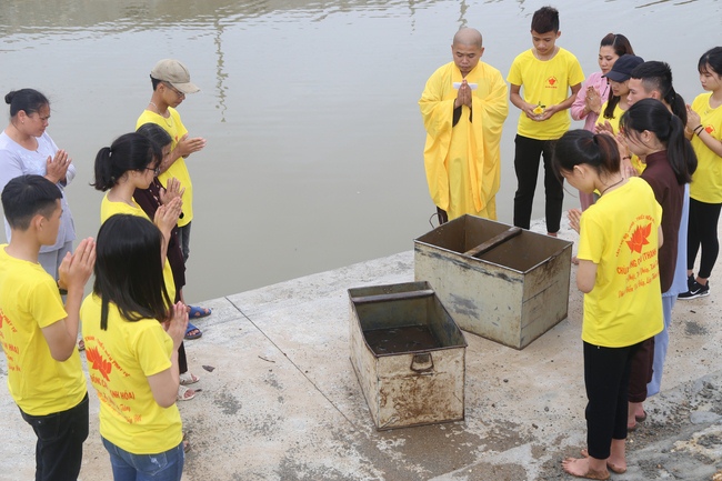 Giving  vegetarian rice portions and release creatures at Dong Cao Pagoda - Thanh Hoa