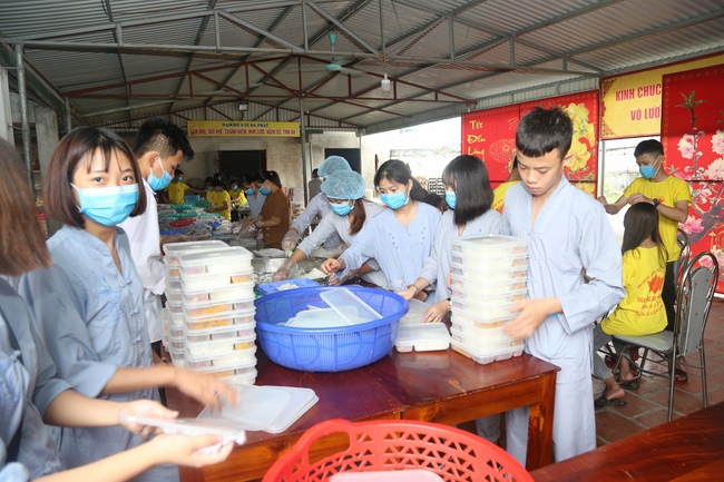 Giving  vegetarian rice portions and release creatures at Dong Cao Pagoda - Thanh Hoa