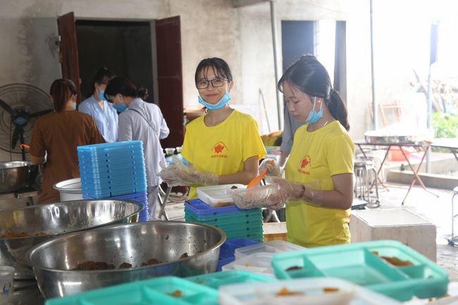Giving  vegetarian rice portions and release creatures at Dong Cao Pagoda - Thanh Hoa