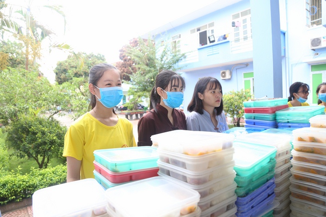 Giving  vegetarian rice portions and release creatures at Dong Cao Pagoda - Thanh Hoa